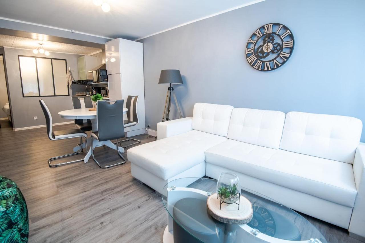 Charmant Logement En Plein Coeur Du Centre Ville D'Amboiseアパートメント エクステリア 写真